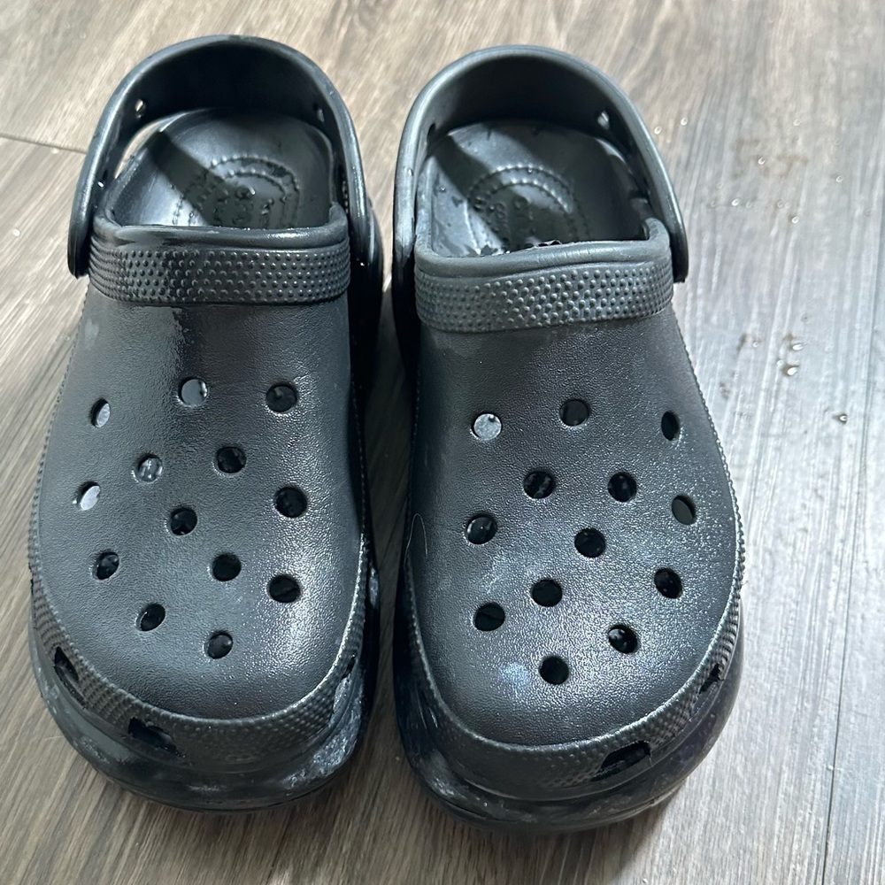 Crocs mega crush black size 6